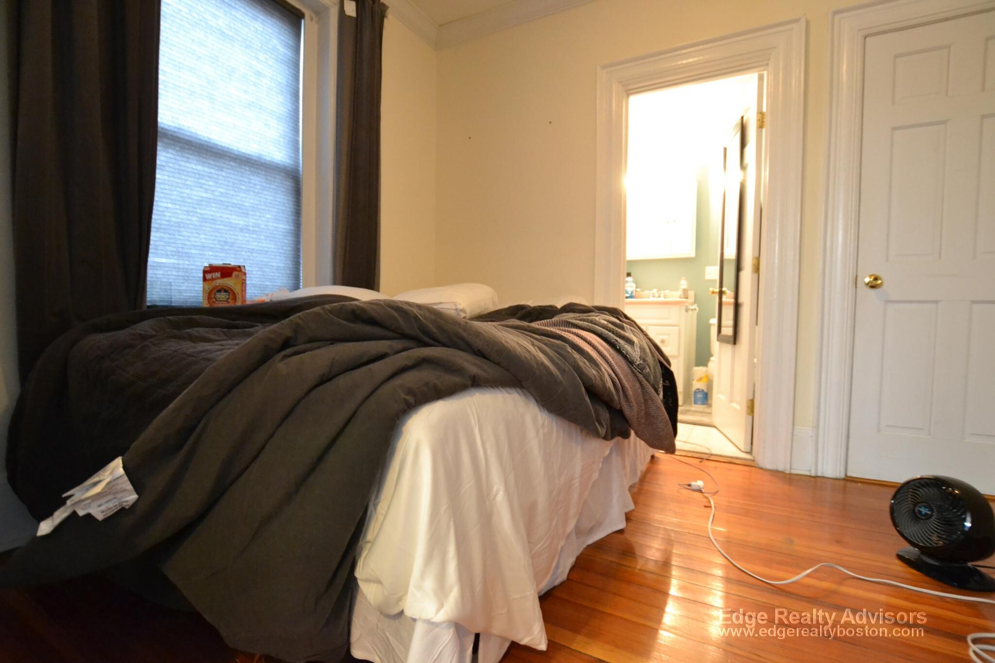 Building Photo - 18 Sutherland Rd