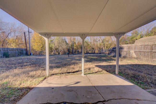 Building Photo - Available Mid January 3 Bedroom East Tulsa...