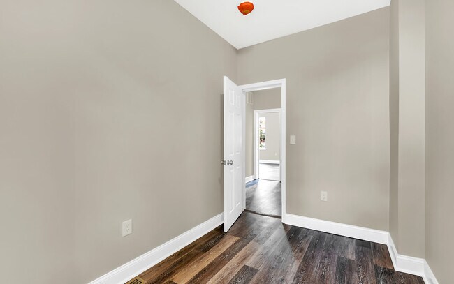 Building Photo - 3 Bedroom Rowhome- West Baltimore City