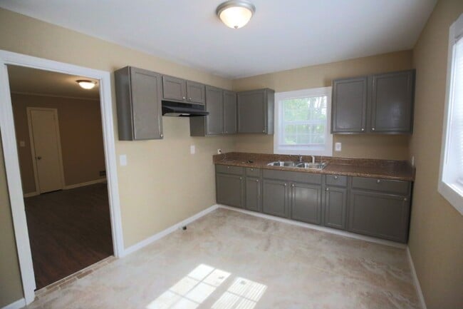 Building Photo - Stylish, Spacious & Updated – Don’t Miss T...