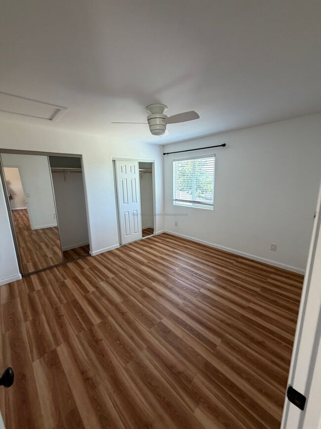 Building Photo - 1564 York Dr