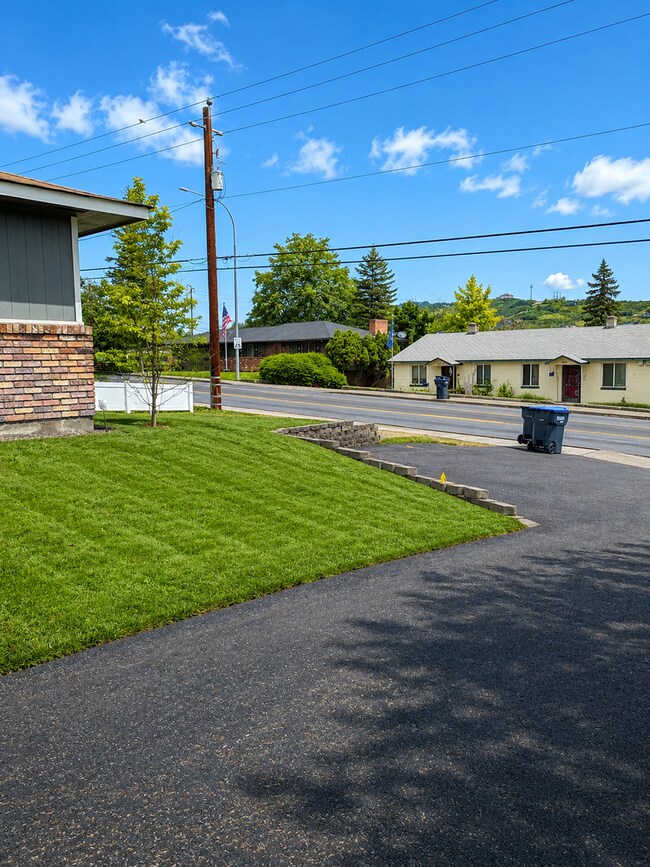 Building Photo - 804Frem