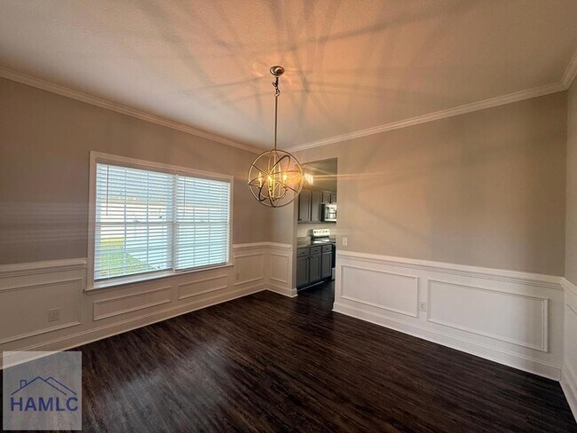 Building Photo - 117 White Oak Dr NE