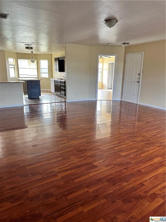 Building Photo - "Spacious 4-Bedroom Gem with 2 Full Baths in Killeen, TX - 1,647 Sq Ft of Comfort Awaits!"