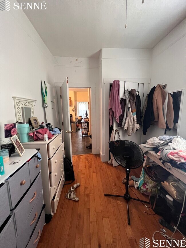 Building Photo - 42 Fresh Pond Pl