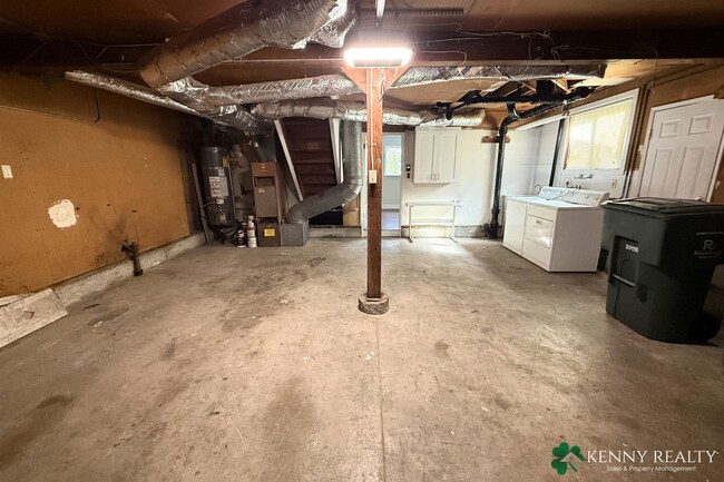 Building Photo - Spacious Remodeled 3 BD/2 BA Home, Bonus Rooms & Large Backyard