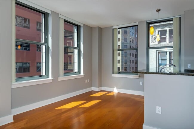 Building Photo - 300-314 N Broadway