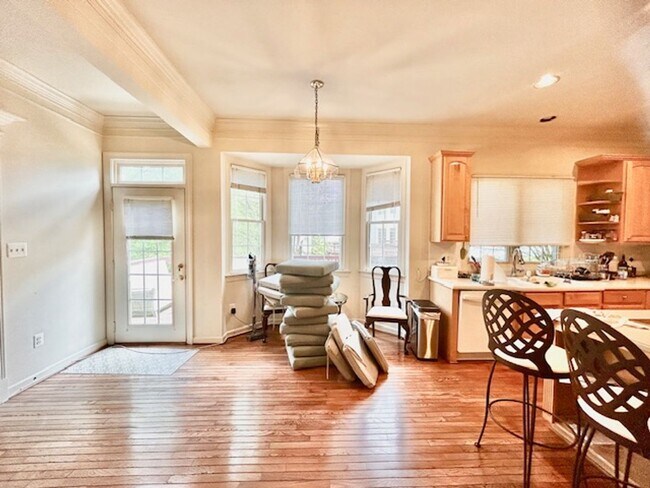 Building Photo - 10503 Aubinoe Farm Dr