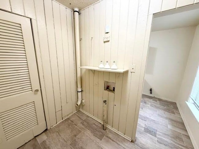 Building Photo - 600 Camp Dr