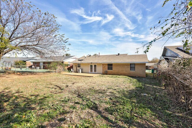 Building Photo - First Full Month's Rent Free! Spacious 3BD/1.BTH Home in Spencer