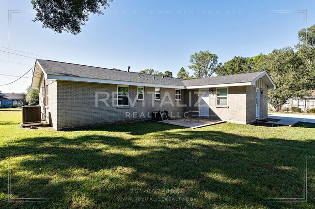 Building Photo - Beautifully Updated 4-Bedroom Home in West Mobile!