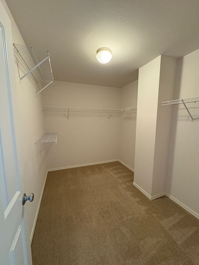 Building Photo - Available now- Beautiful like-new rental i...