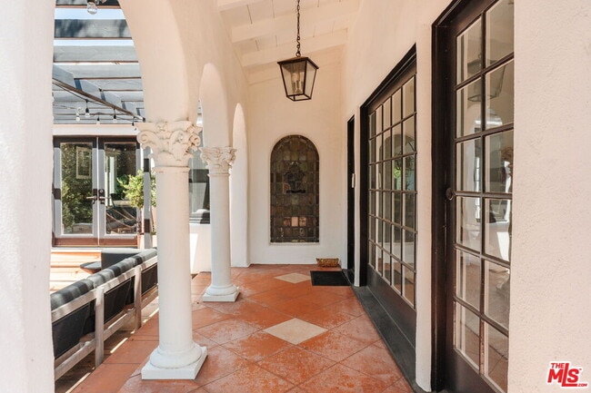 Building Photo - 322 S Citrus Ave
