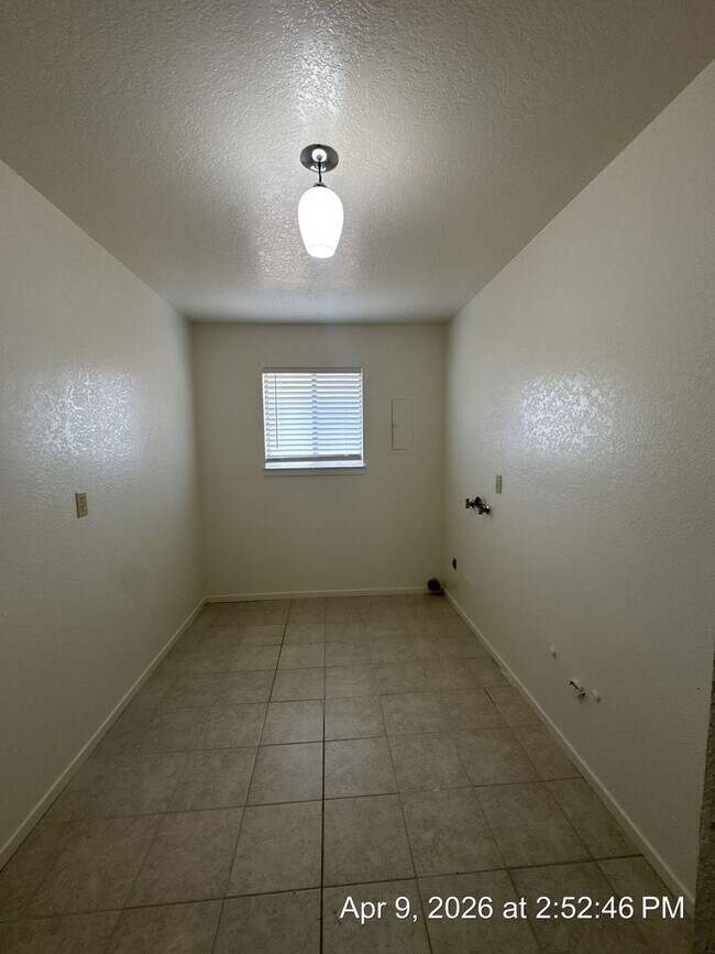 Building Photo - 1391