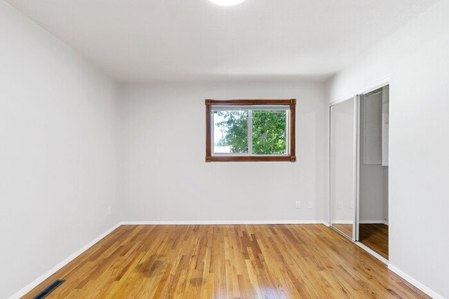Building Photo - Central Location | 15 Min to Peterson, 20 ...