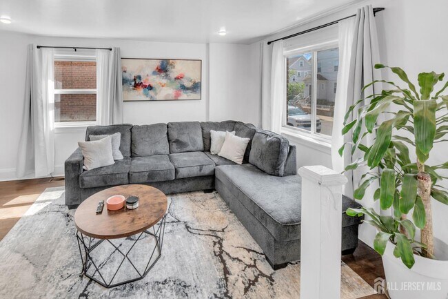 Building Photo - 1355 Hamilton St