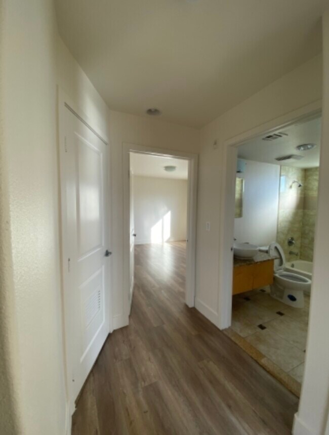 Building Photo - 11312 Huston St