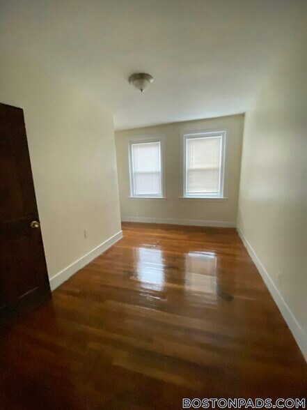 Building Photo - 248 Kelton St