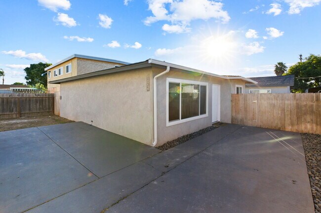 Building Photo - 1135 Florida St