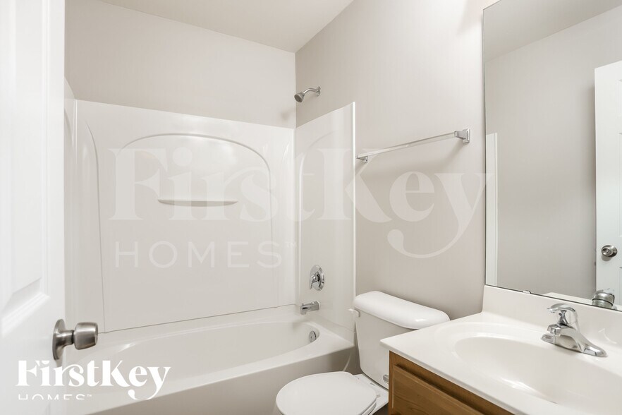 Building Photo - 121 Brookfield Blvd