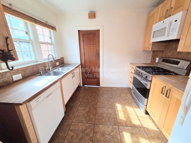 Building Photo - 2068 San Francisco Ave