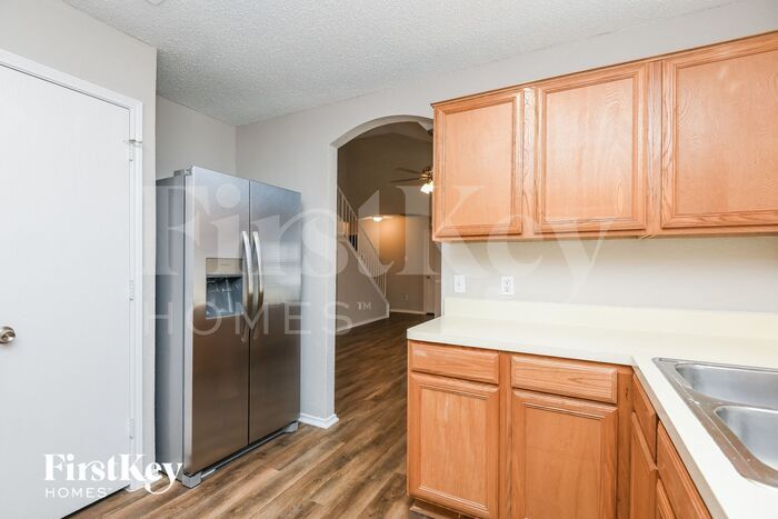 Building Photo - 609 Hollyberry Dr