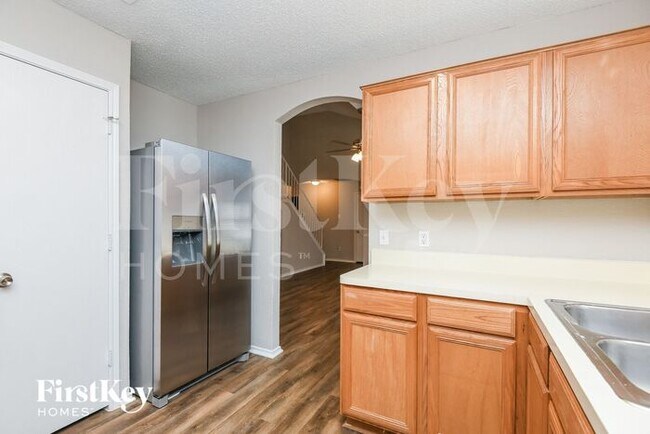 Building Photo - 609 Hollyberry Dr