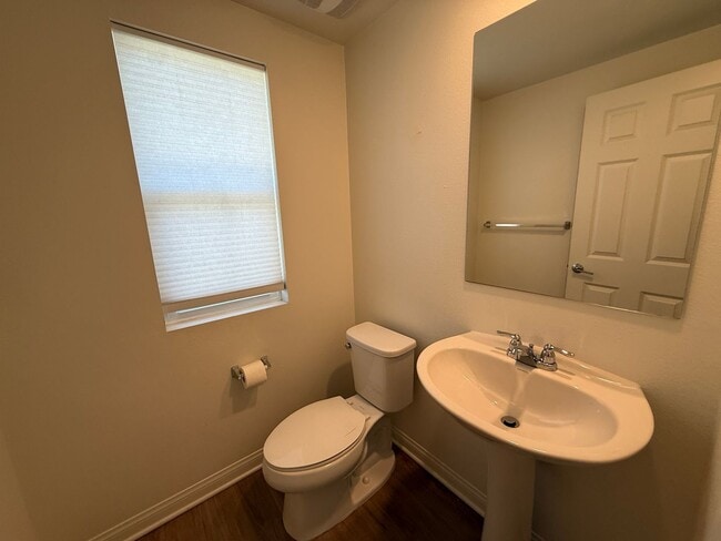 Building Photo - Luxury Townhome 3 level 2 car garage  modern kitchen must see charmer $3350