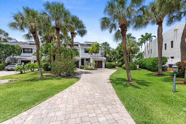 Building Photo - 1013 Bel Air Dr
