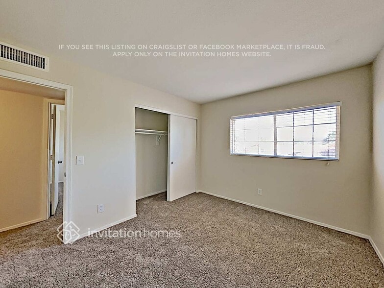 Building Photo - 8030 W Paradise Dr