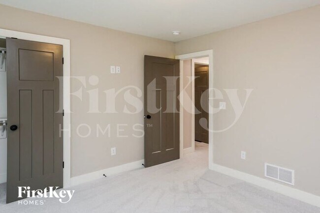 Building Photo - 2217 NE Janessa Dr