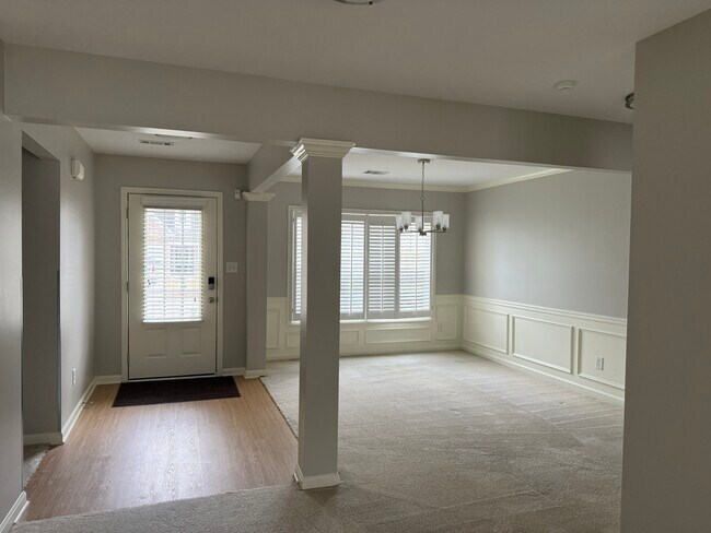 Building Photo - 2350 Walnut Tree Ct NE