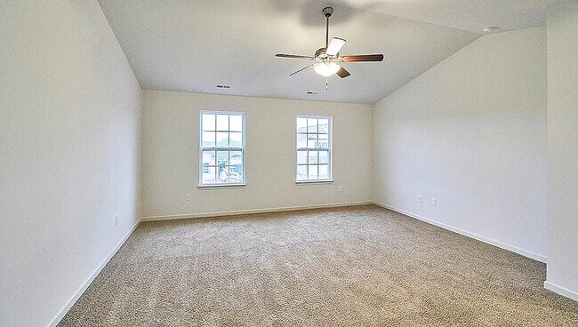 Building Photo - Room in Single Family Home on N Great White Way