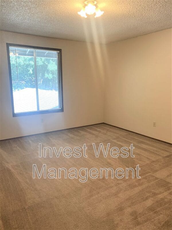 Building Photo - 14017 NE Keyes Ct