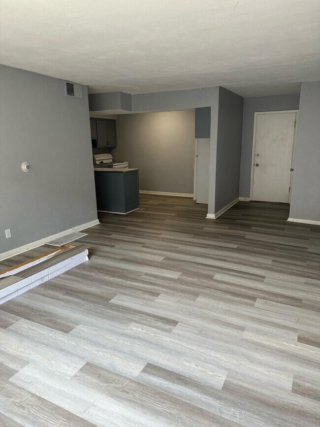 Building Photo - 1921 Oxford Cir