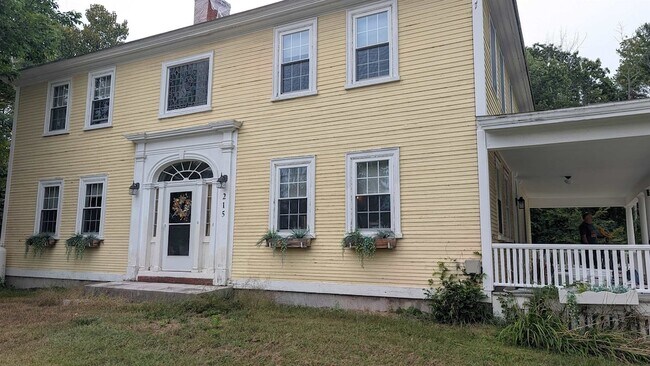 Building Photo - 215 Bay Rd