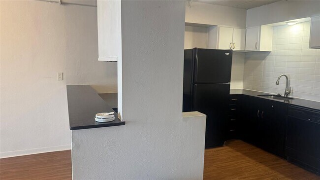 Building Photo - 5400 Memorial Dr
