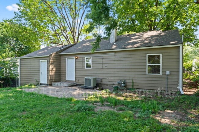 Building Photo - 1018 NE 44th Terrace