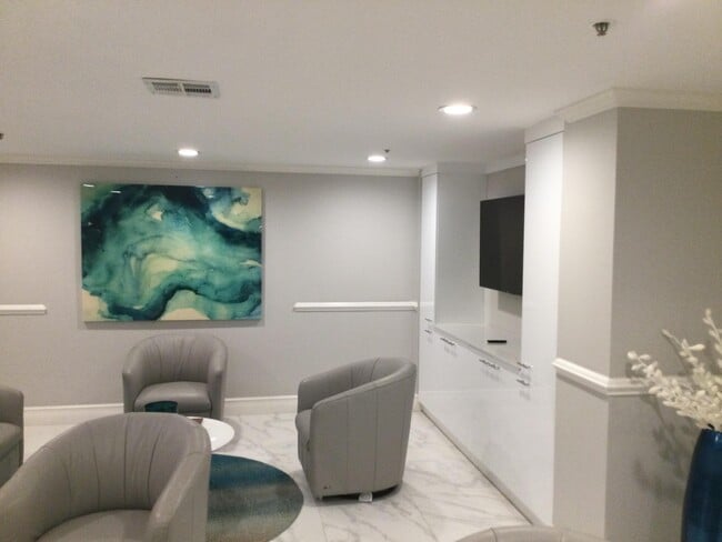 Building Photo - 5280 N Ocean Dr
