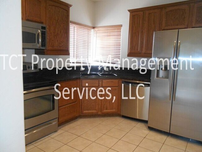 Building Photo - Luxury Condo in Resort Style Community!