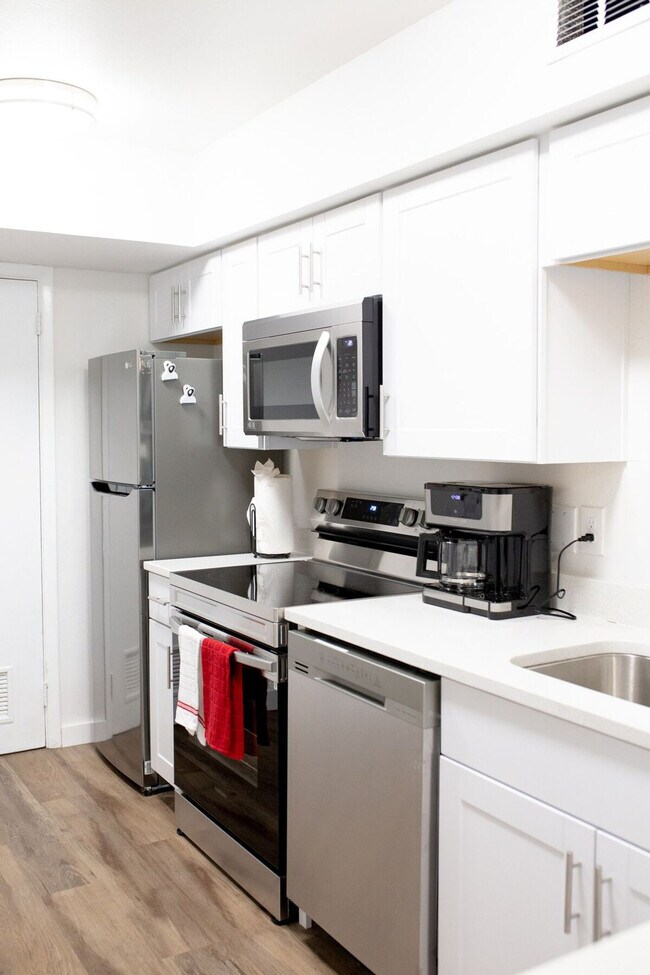 Building Photo - 4015 W 7th St