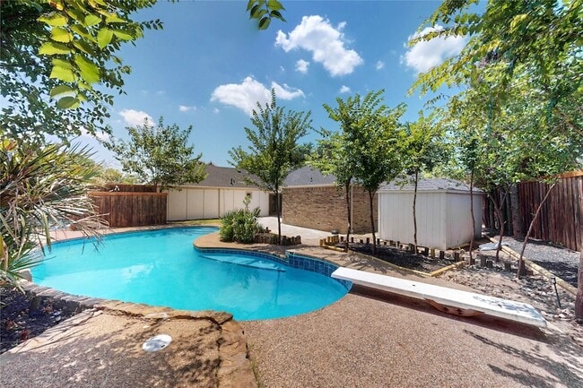 Building Photo - 2260 Valley Mill