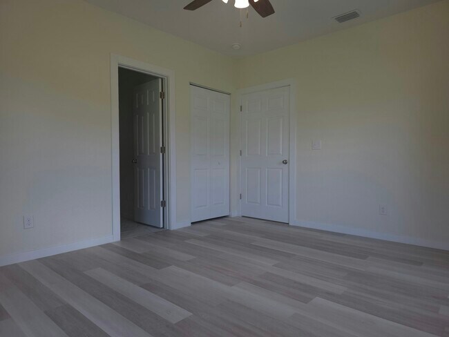 Building Photo - 119 Pine Island Dr