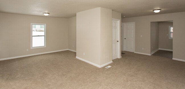 Building Photo - Beautiful 3 Bedroom 1 Bath Home - Pyramid ...