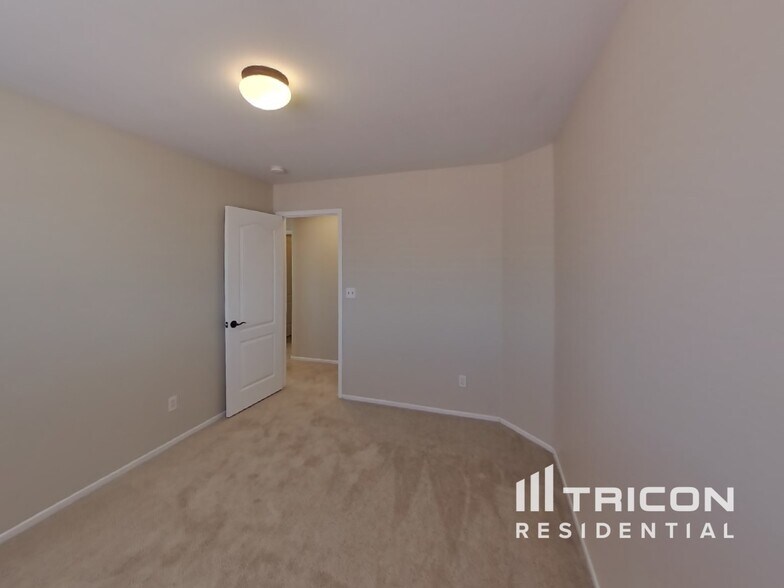 Building Photo - 9537 Crown Pines Ct