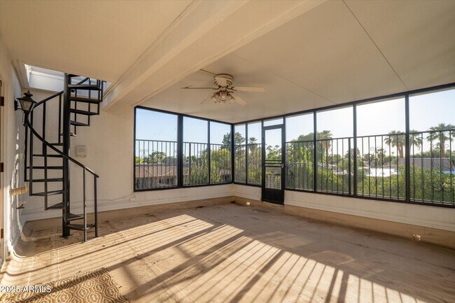 Building Photo - 1025 E Morten Ave