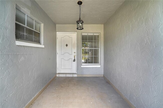 Building Photo - 9242 SW 18th Rd