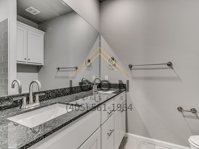 Building Photo - 4512 Oasis Ln