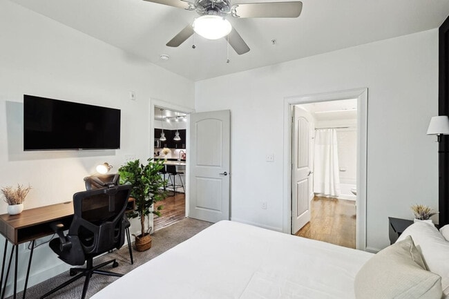 Building Photo - 5445 Town and Country Blvd