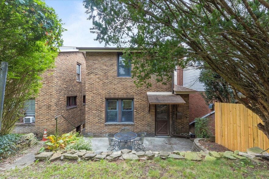 Building Photo - 3033 Brentwood Ave
